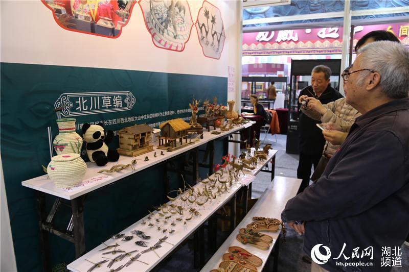 Intangible cultural heritage exhibition along Yangtze River opens in Hubei
