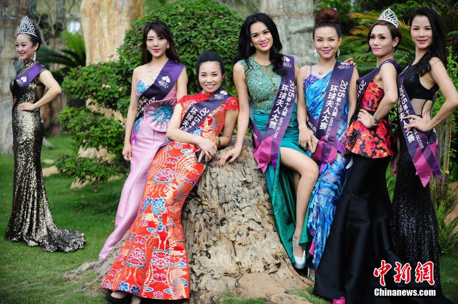 Contestants of Mrs. Globe pose for photo in Shenzhen