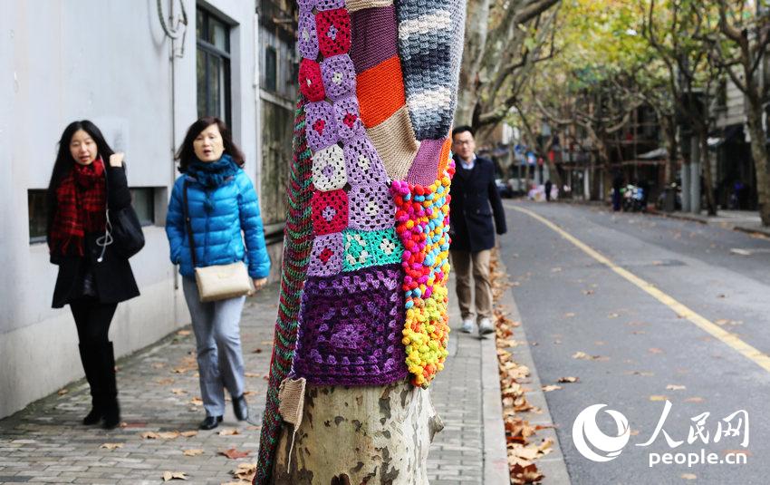 Trees in Shanghai 'wear' sweaters for the winter