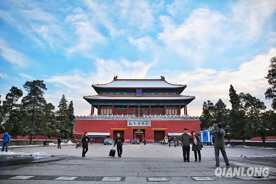 Picturesque scenery of snow-covered Forbidden City