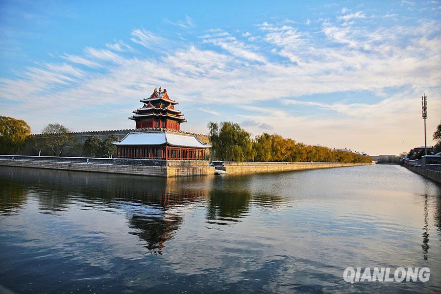 Picturesque scenery of snow-covered Forbidden City