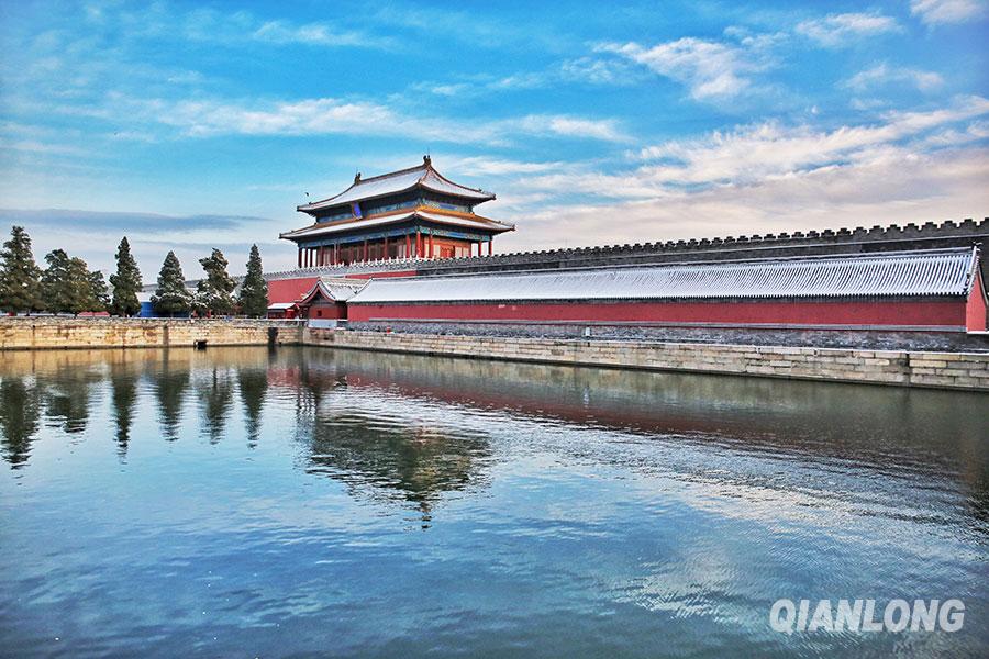 Picturesque scenery of snow-covered Forbidden City