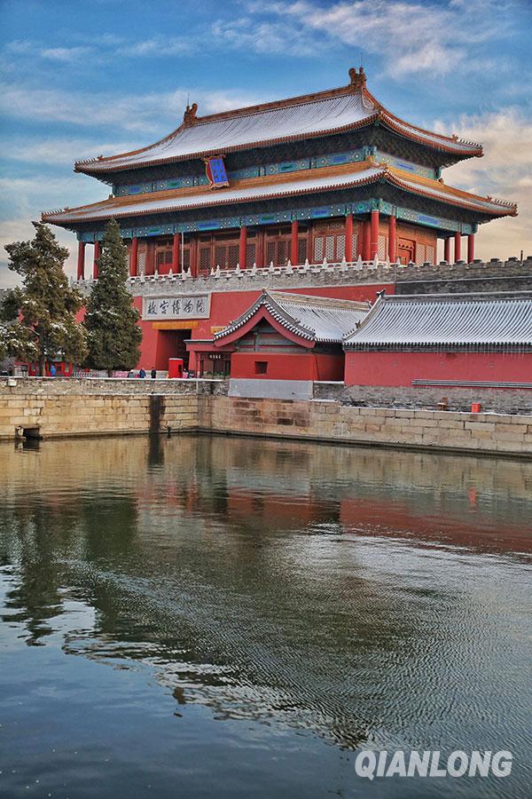 Picturesque scenery of snow-covered Forbidden City