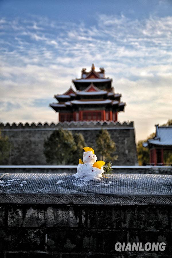 Picturesque scenery of snow-covered Forbidden City