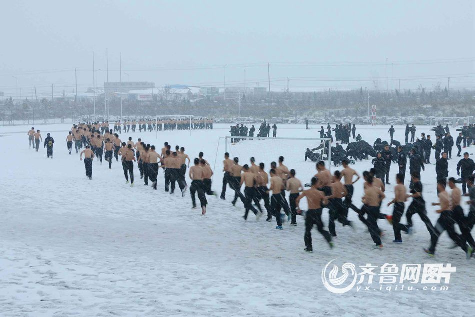 College students brave snow shirtless for training