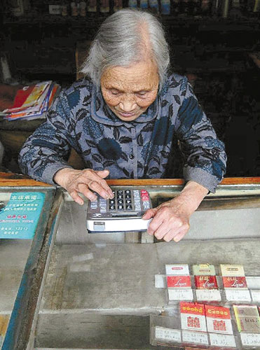 A 90-year-old shopkeeper in Xiangzhu town
