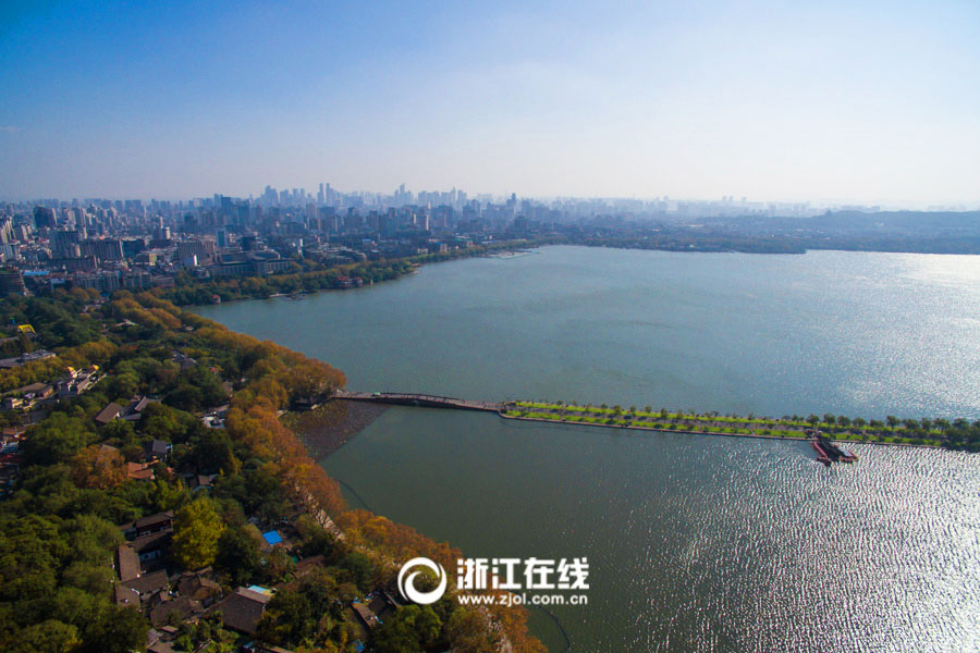 Intoxicating aerial photos of the West Lake 
