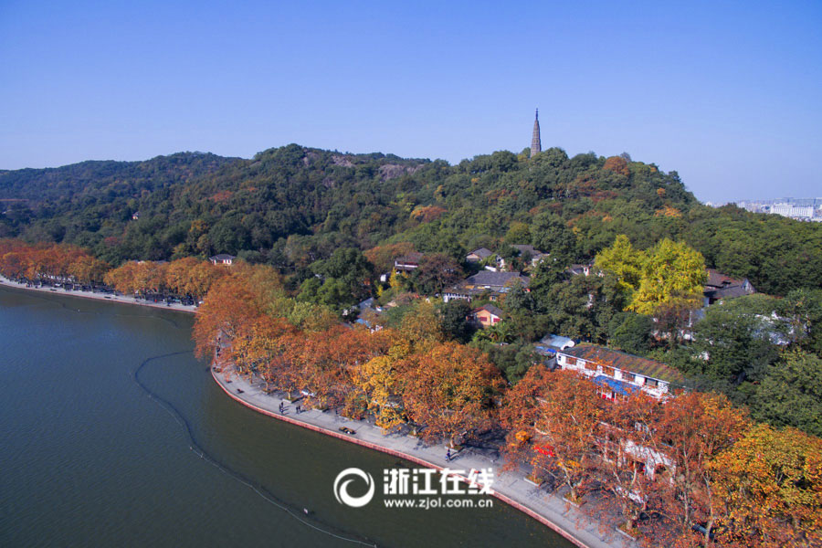 Intoxicating aerial photos of the West Lake 
