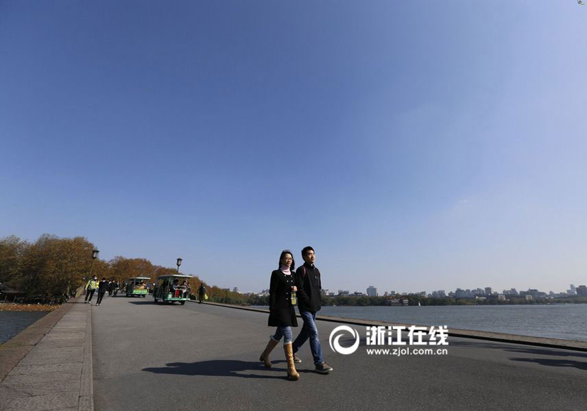 Intoxicating aerial photos of the West Lake 
