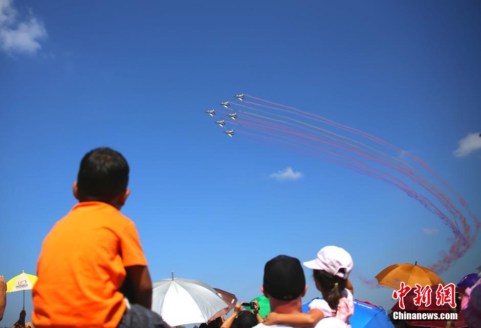 Bayi Aerobatics Team gives show in Thailand 