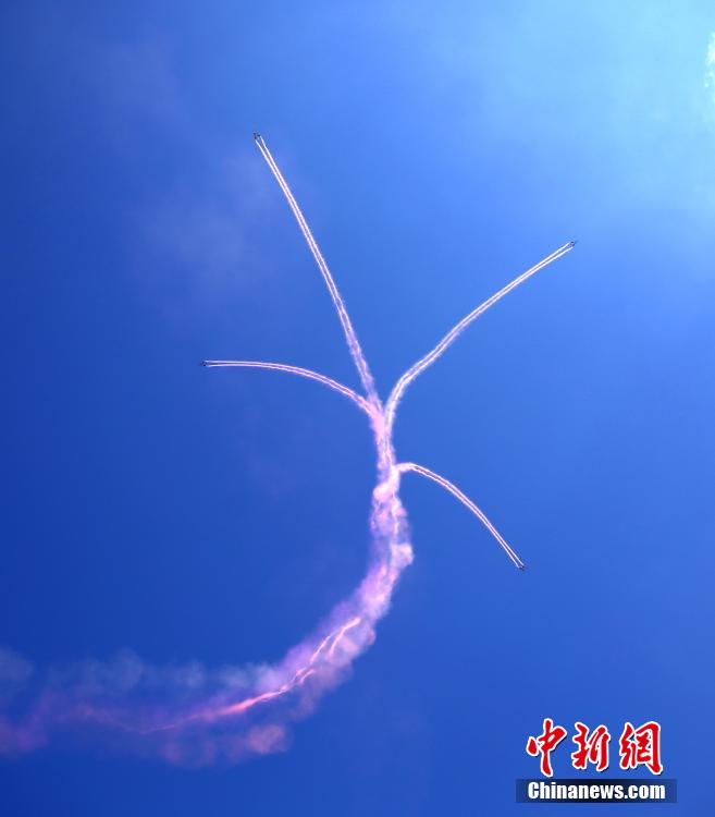 Bayi Aerobatics Team gives show in Thailand 