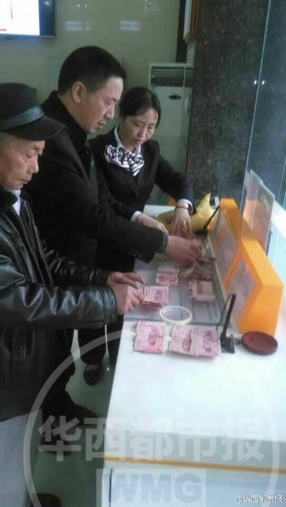 35,000 yuan in cash buried underground turn into mush after 5 years