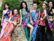 Contestants of Mrs. Globe pose for photo in Shenzhen