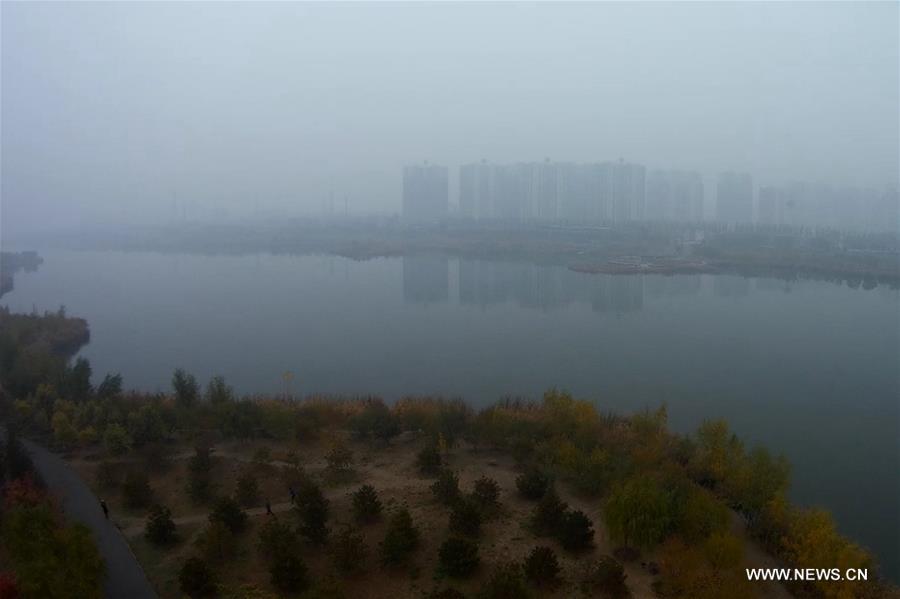 Beijing issues first heavy smog alert of this year
