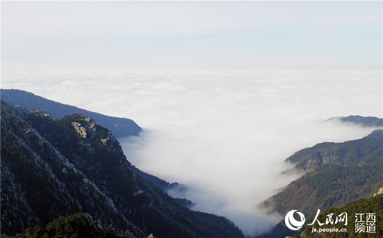 Rime scenery turns Lu Mountain into a fairyland in Jiangxi
