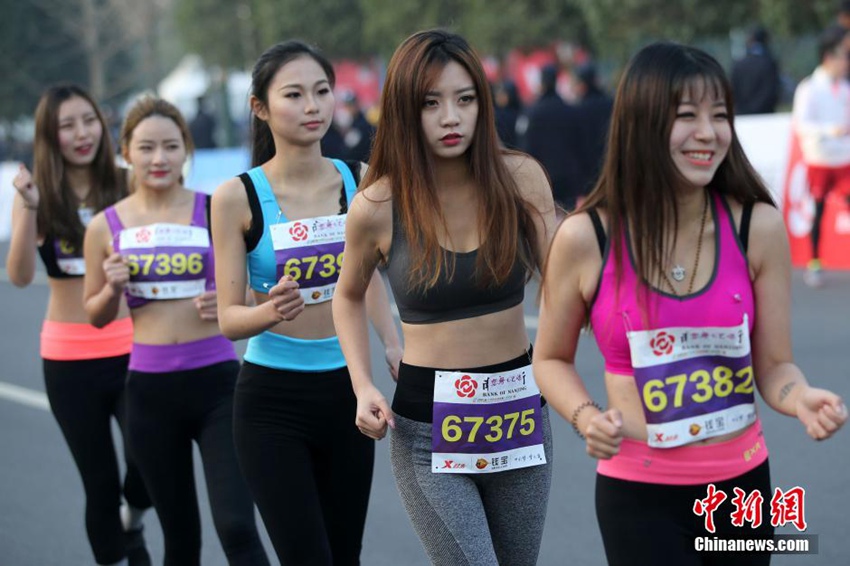 Dressing up for 2015 Nanjing Marathon