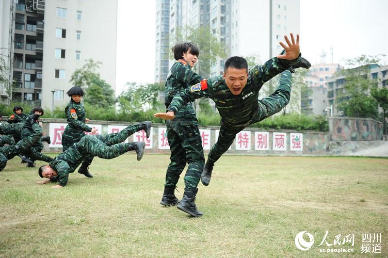 Farewell performance of female SWAT team in Sichuan