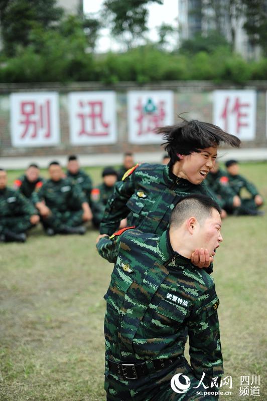 Farewell performance of female SWAT team in Sichuan