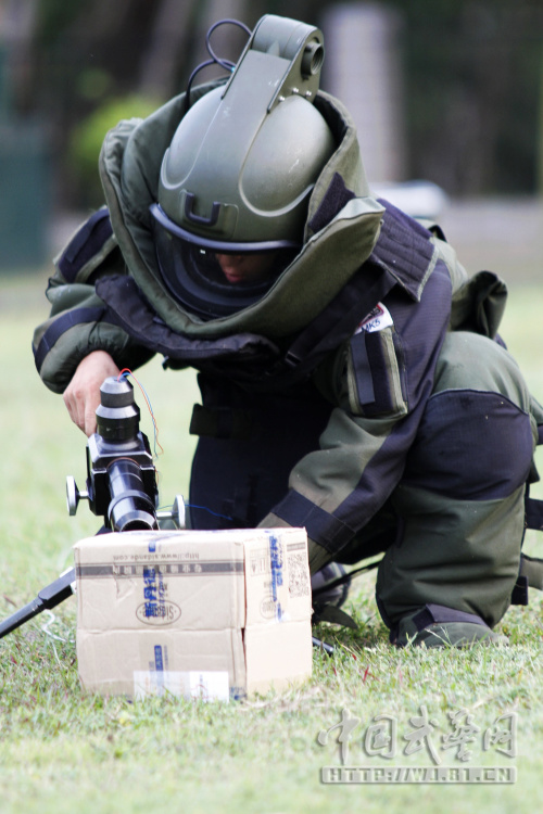 Stunning photos of EOD specialist in training