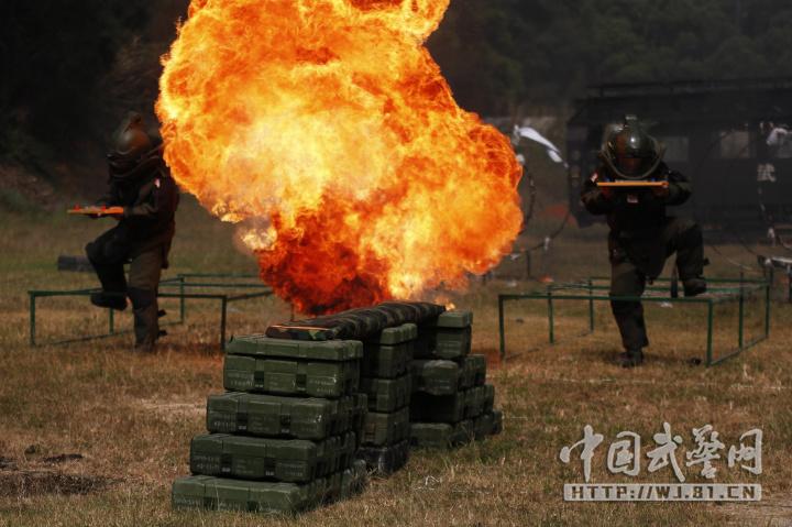 Stunning photos of EOD specialist in training