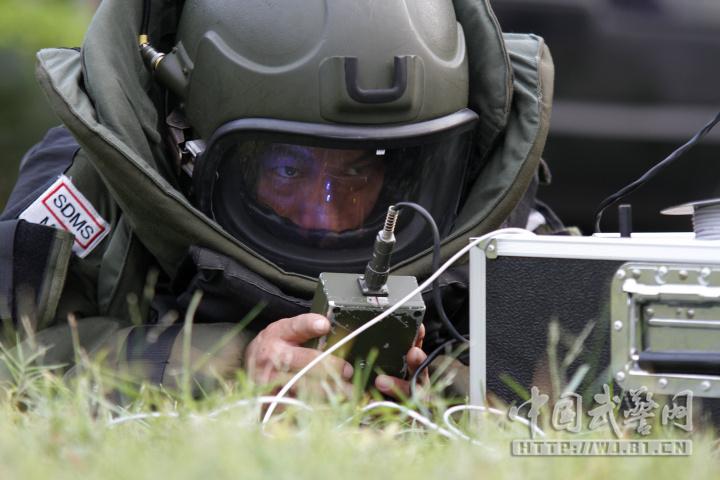 Stunning photos of EOD specialist in training