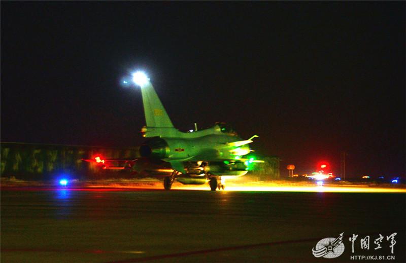 J-10 fighter jets fly thousands of kilometers in night drill