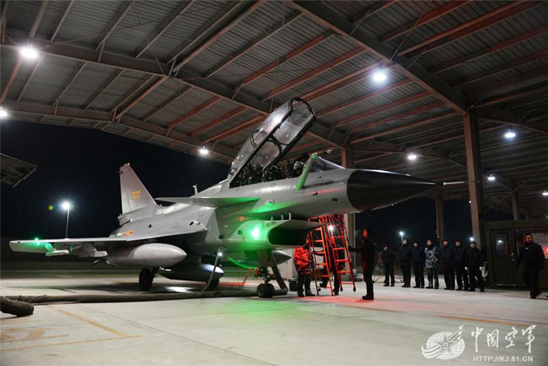 J-10 fighter jets fly thousands of kilometers in night drill