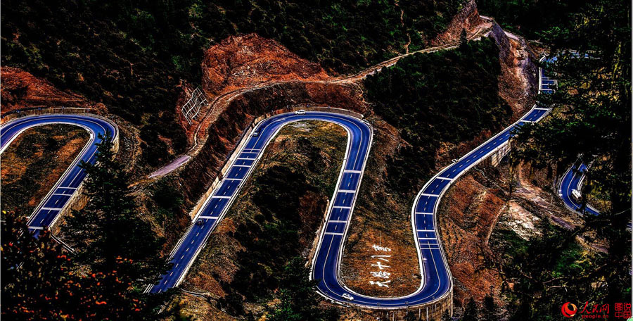 Grand scenery along Sichuan-Tibet highway