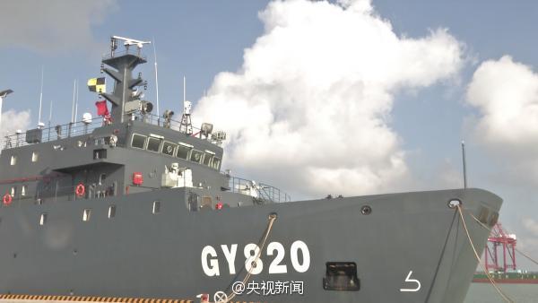 Large-tonnage comprehensive supply ship of the PLA put into service