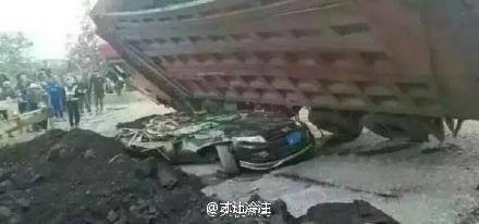 Truck Crushed a SUV, Killing 2 people in SW China