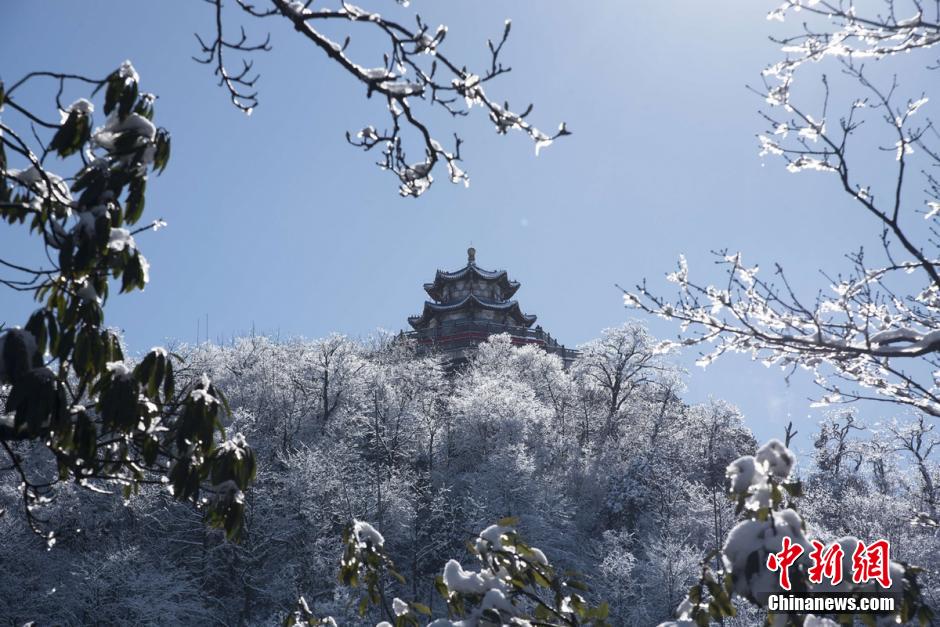 Snow scenery of Tianmenshan Mountain