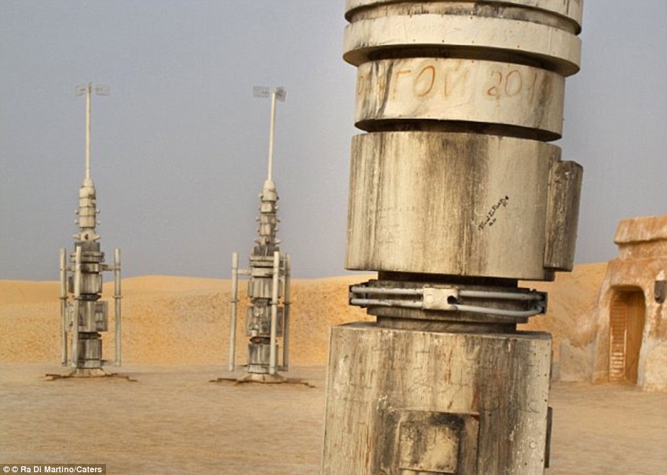 Haunting images show abandoned Star Wars props deep in the Tunisian desert