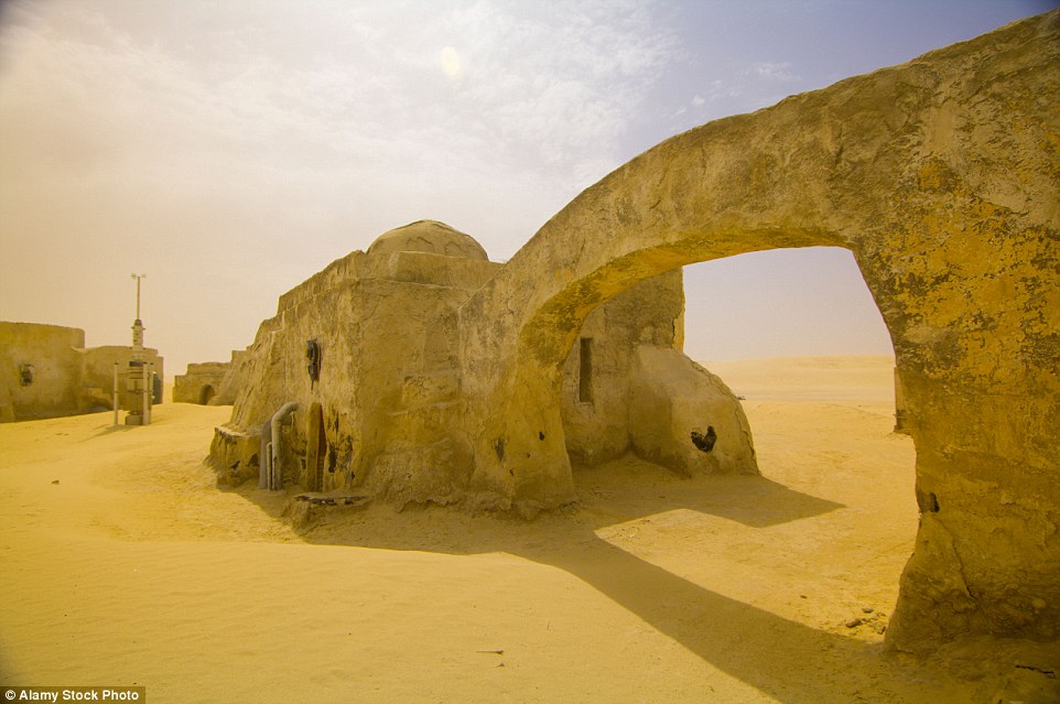 Haunting images show abandoned Star Wars props deep in the Tunisian desert