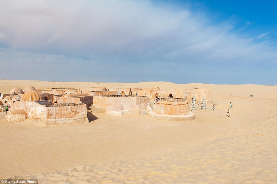 Haunting images show abandoned Star Wars props deep in the Tunisian desert