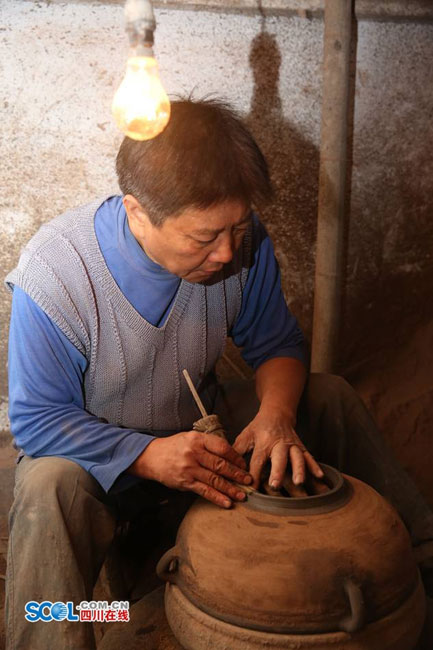 Unique clay hot pot containers in Yibin
