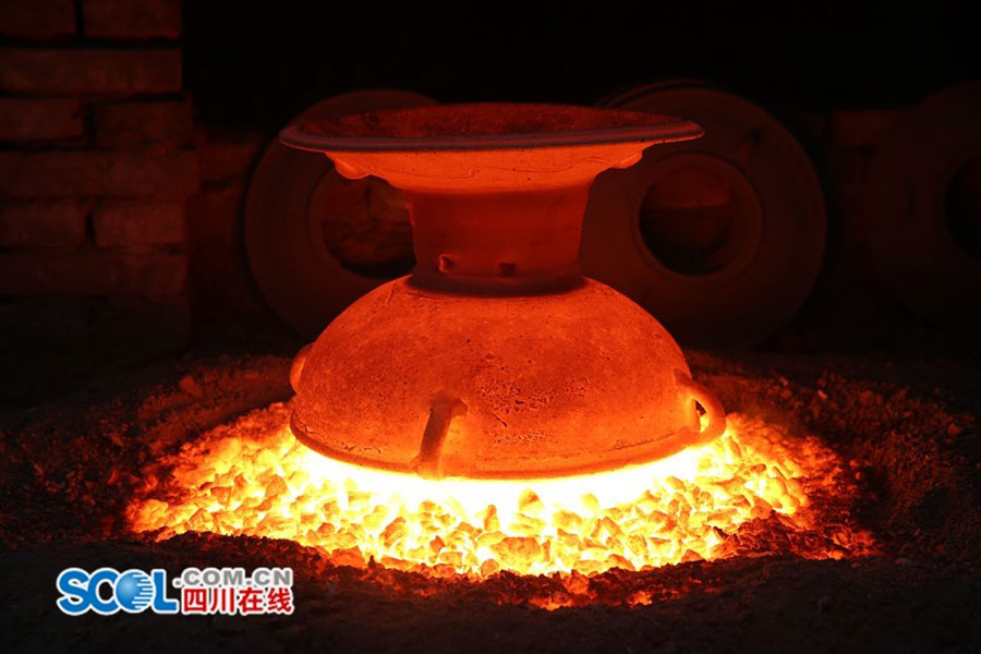 Unique clay hot pot containers in Yibin
