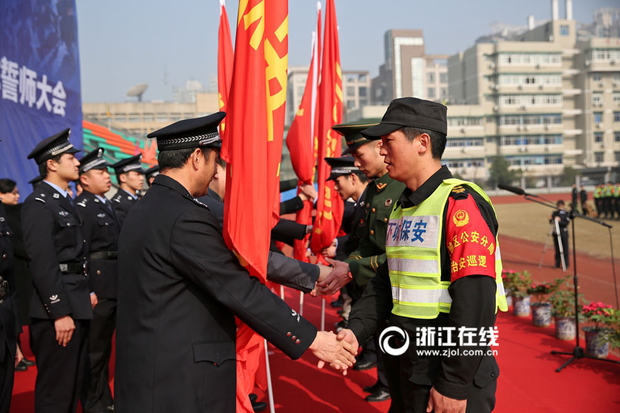 SWAT team guaranteeing security of G20 summit debuts in Hangzhou

