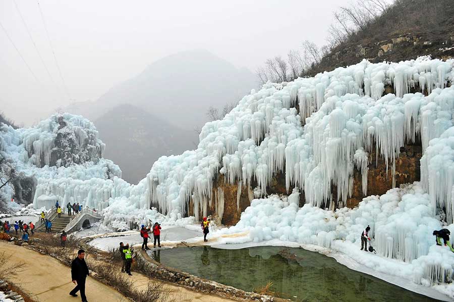 The Enthralling Mother Nature: Magnificent Waterfall Freezes into Icicles in C. China