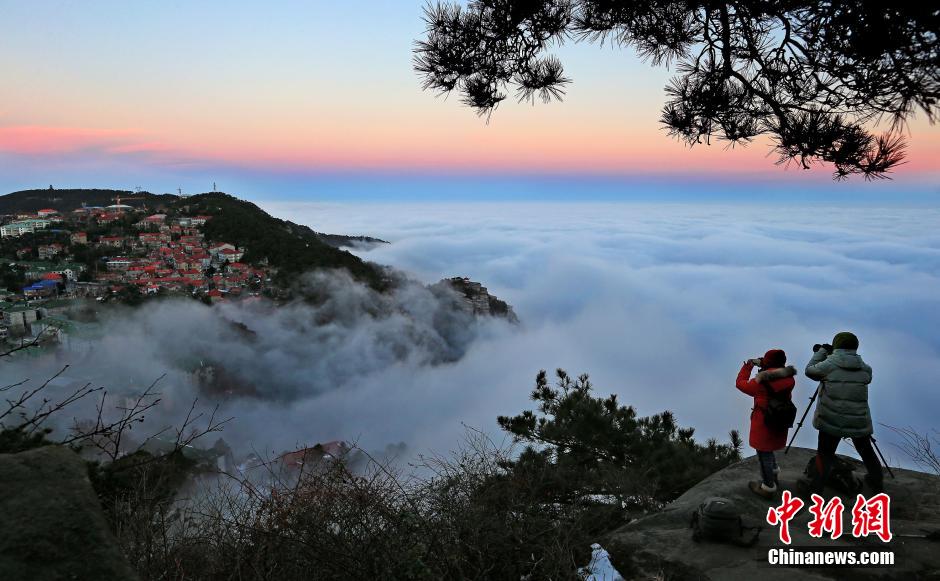 Intoxicating sea of cloud in Lushan Mountain