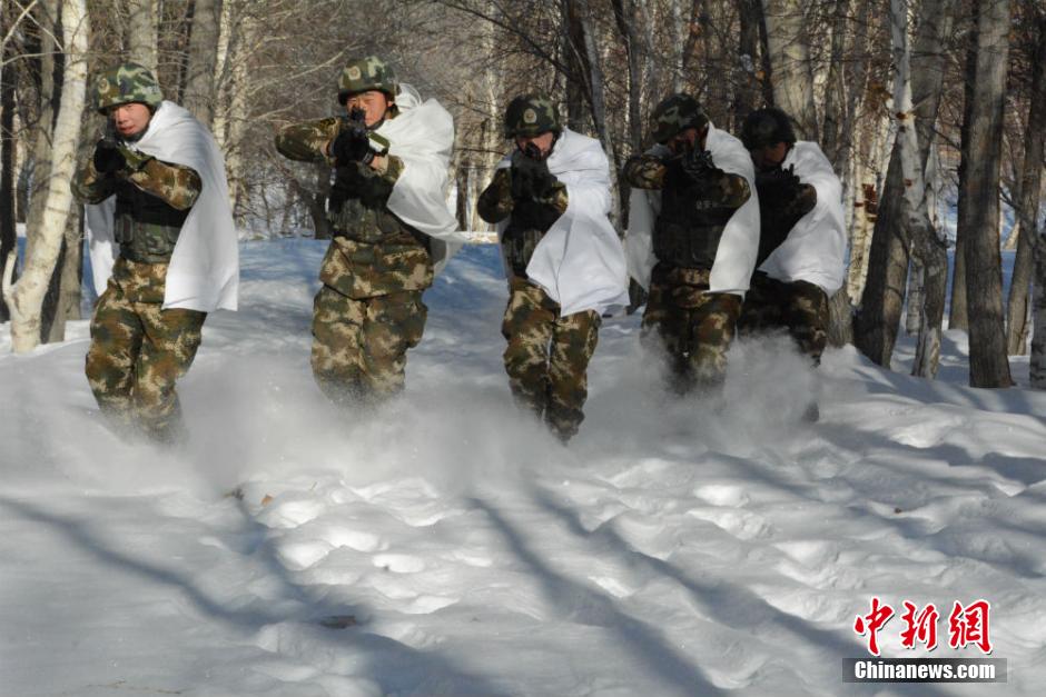 Xinjiang armed police frontier force conduct training in severe cold