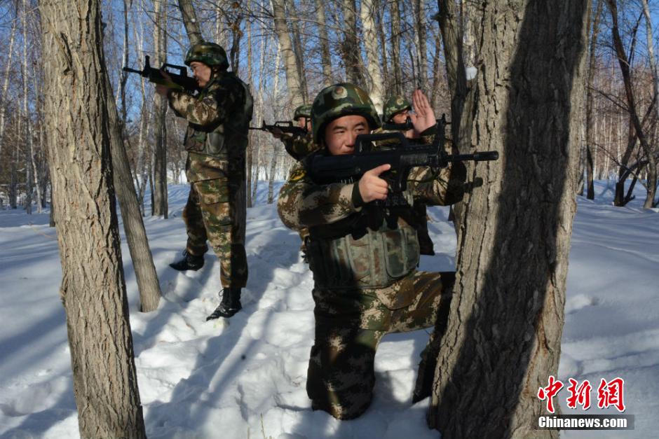 Xinjiang armed police frontier force conduct training in severe cold