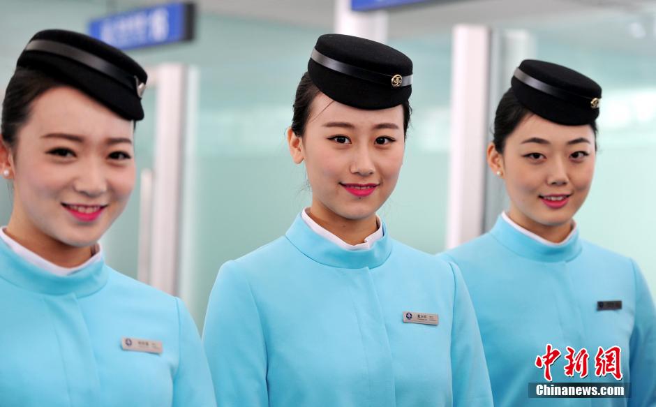Flight attendants of Jiangxi Airline debut in Nanchang airport