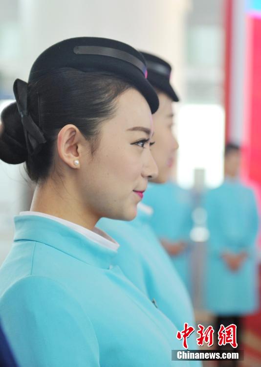 Flight attendants of Jiangxi Airline debut in Nanchang airport