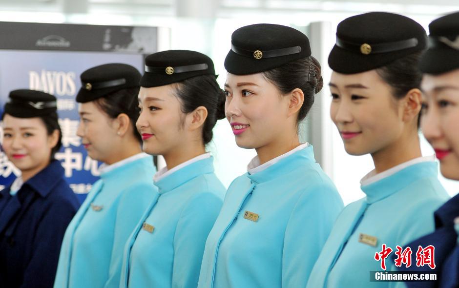 Flight attendants of Jiangxi Airline debut in Nanchang airport
