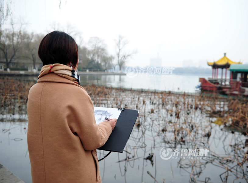 Female teacher's pen drawings reproduce old Jinan
