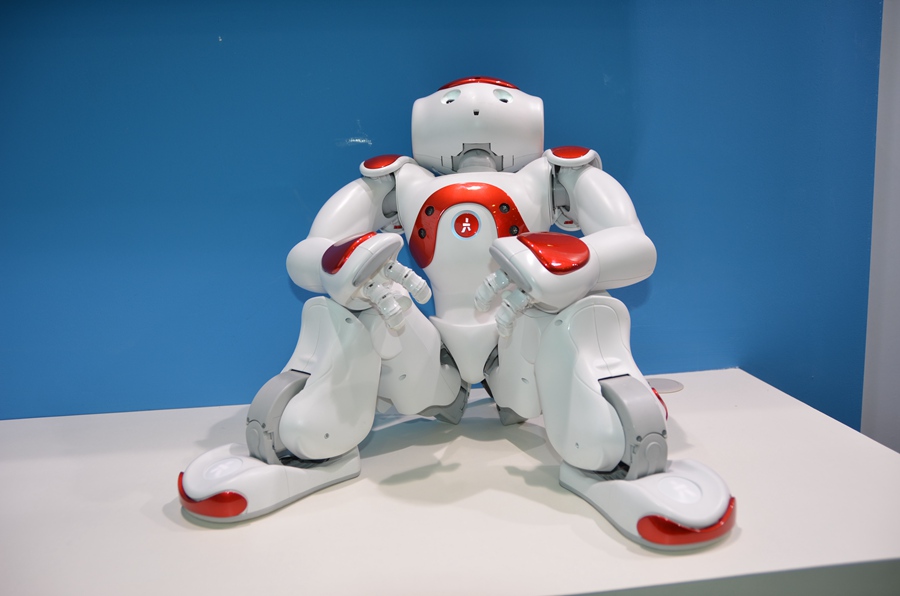 Hi-tech robots become a hit at WIC in Wuzhen