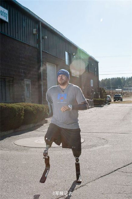 Amputee American soldier goes back to runway after hard training
