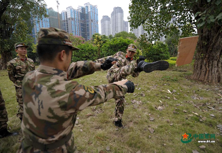 Soldiers of armed police force conduct training in winter