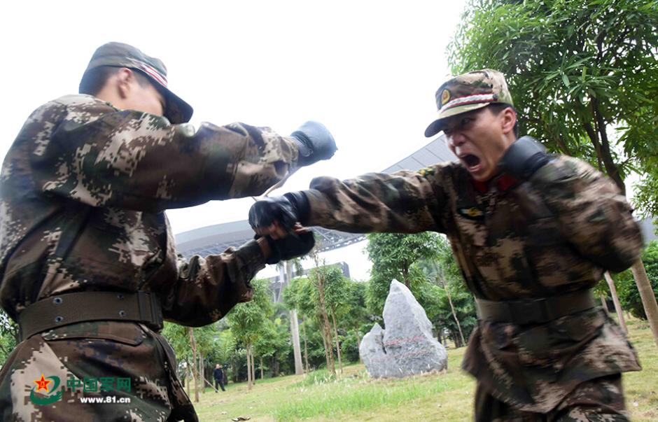 Soldiers of armed police force conduct training in winter