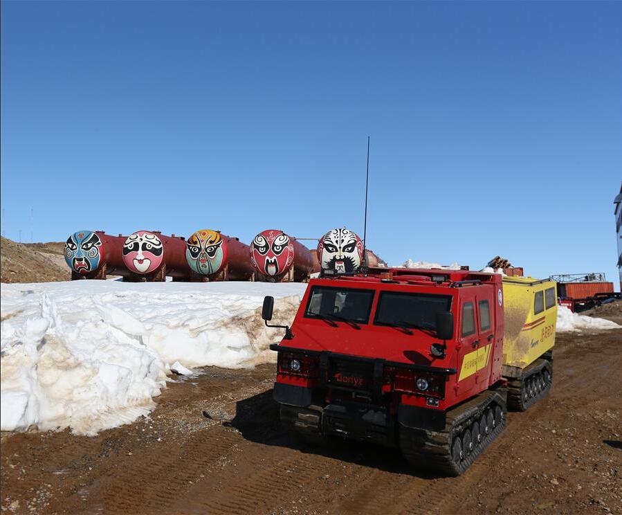 China's first self-developed polar ATV debuts in South Pole 